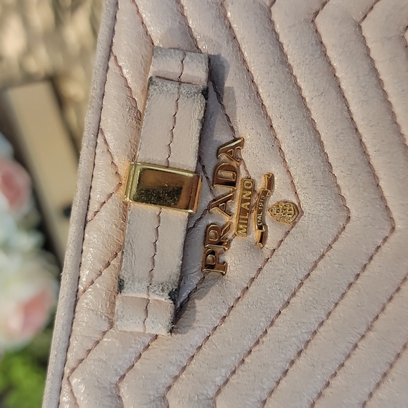 Authentic Prada quilted wallet - Picture 6 of 11